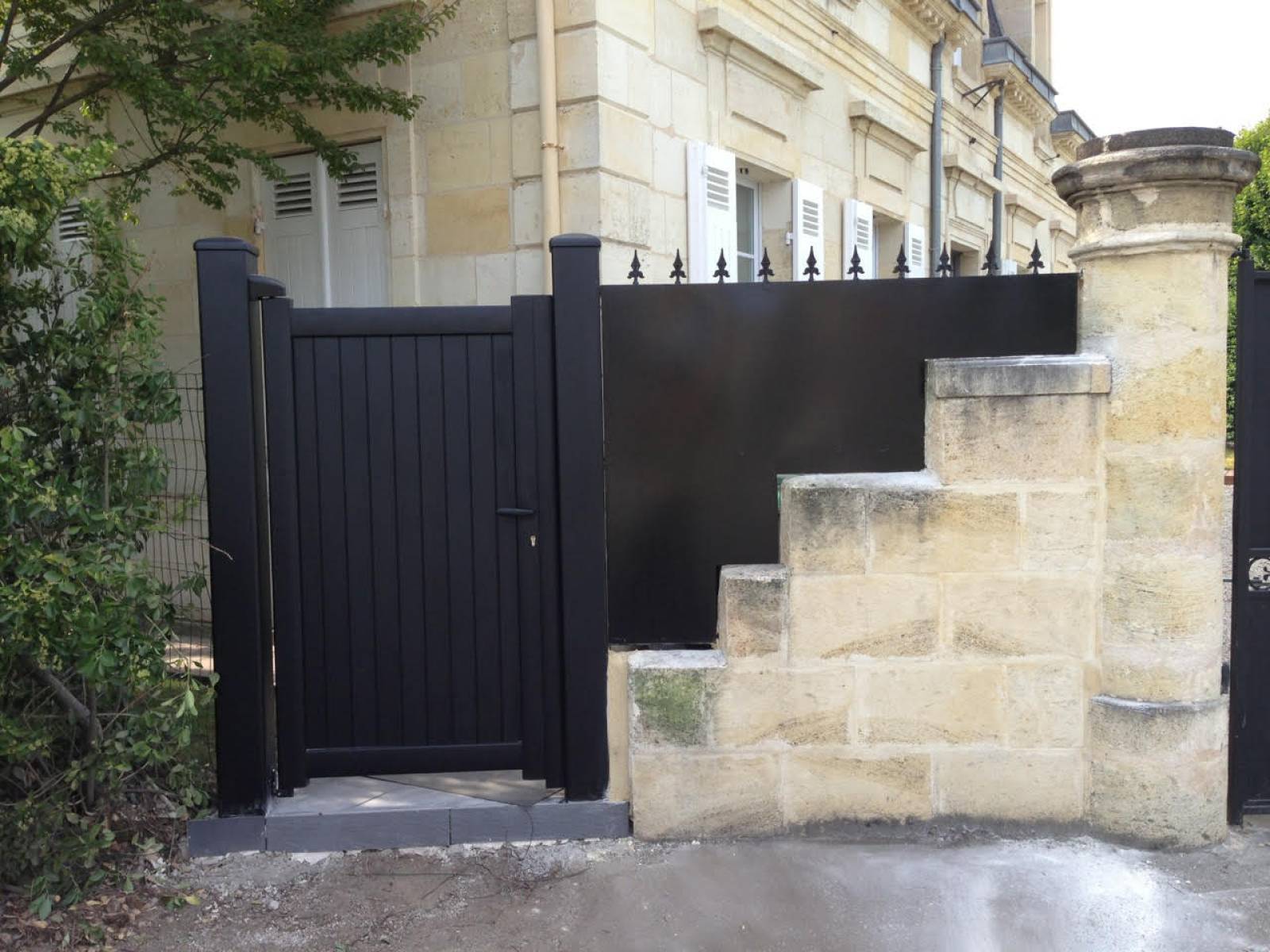 Quel artisan pour poser un portillon d'entrée pour ma maison à Canejan ?